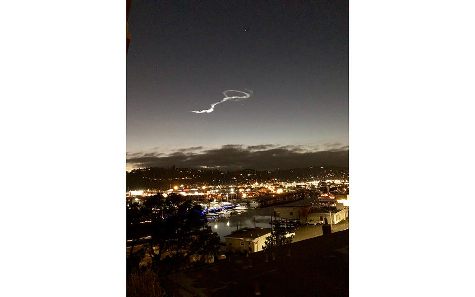 Mark O’Lone captured this view of the fireball's trail from San Rafael, just north of San Francisco. <cite>Mark O'Lone</cite>